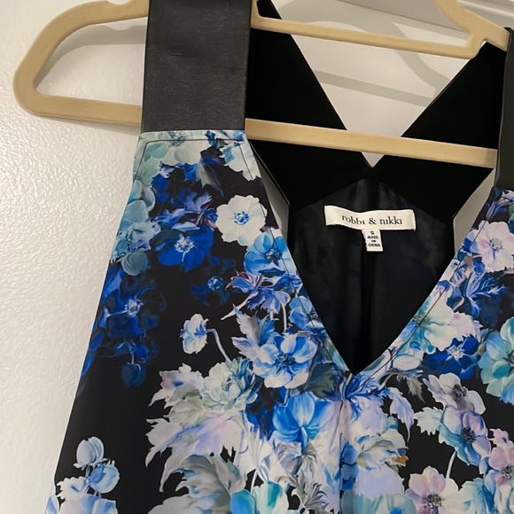 Robbi & Nikki floral top with leather straps - Picture 2 of 3